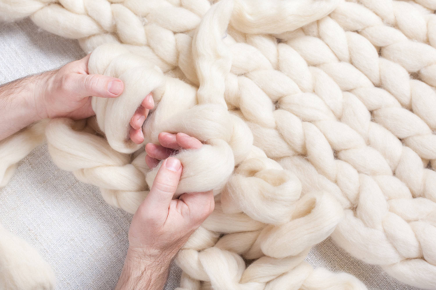 Soft Chunky Jumbo Yarn for Arm Knitting Blanket | 100% Natural Undyed  Off-White Merino Wool Roving 1 lb