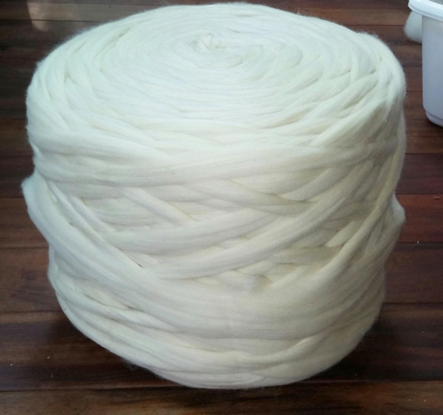 Wholesale Wool Roving, 30lbs Roll Natural White Wool Top Fiber Spinning, Felting, Knitting, Weaving Wool supplies Wool Bump Wool Supplier